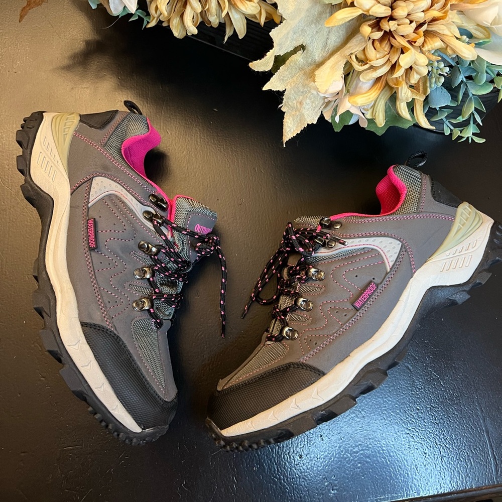 Outdoor Life Pink Grey Black Hiking Shoe Sneakers EUC Womens Sz 8.5